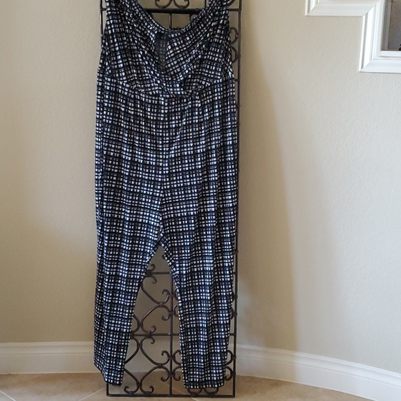 SOLD!! LANE BRYANT Printed Strapless Jumpsuit -Size 26/28 - Picture 1 of 6